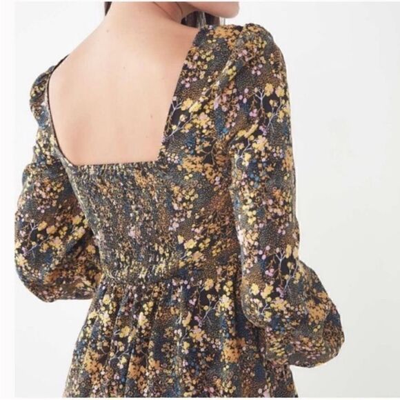 Urban Outfitters Paulina Floral Square Romper - Picture 3 of 10